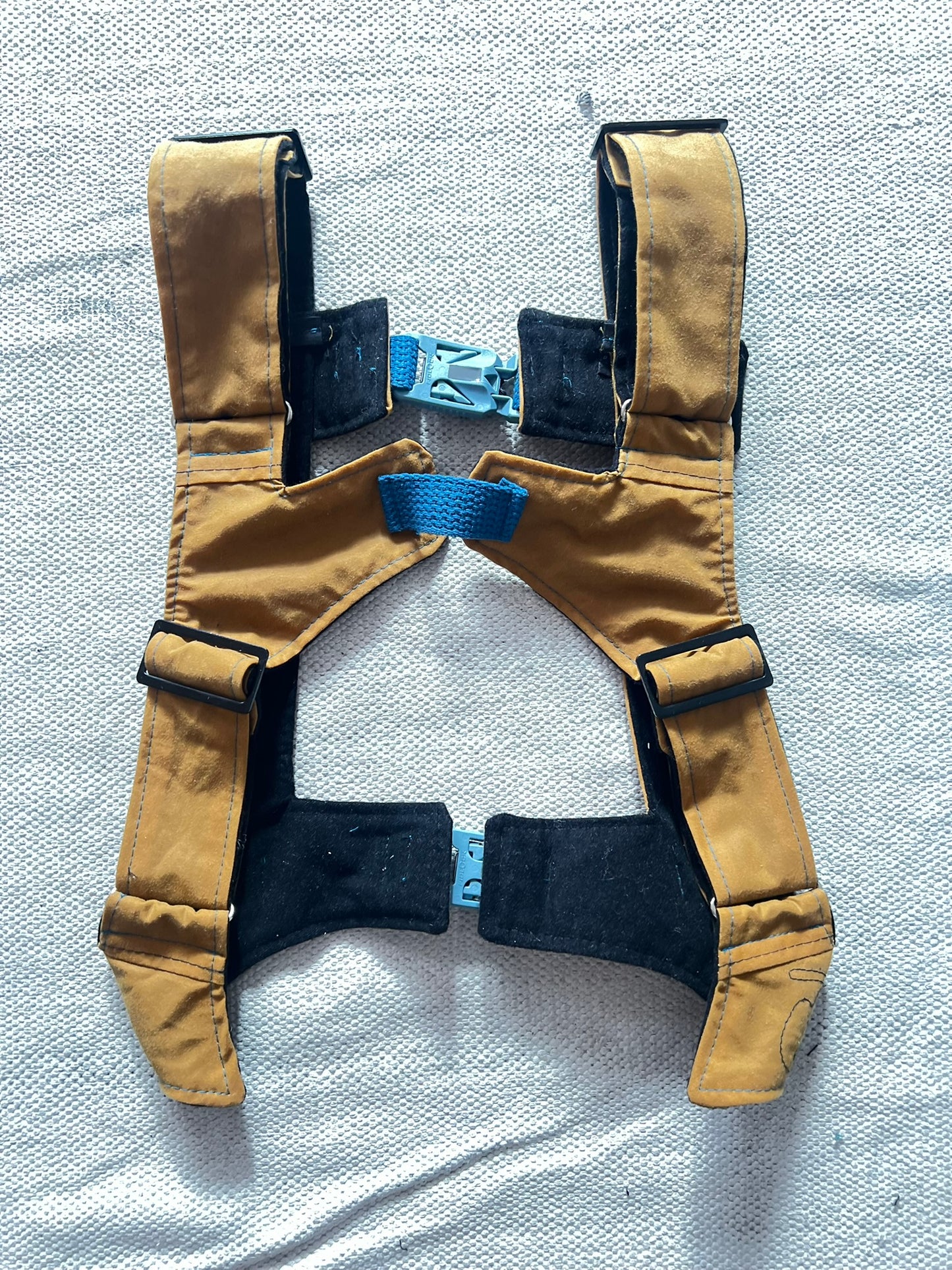 Turmeric Backpack Strap Harness with Blue Trim